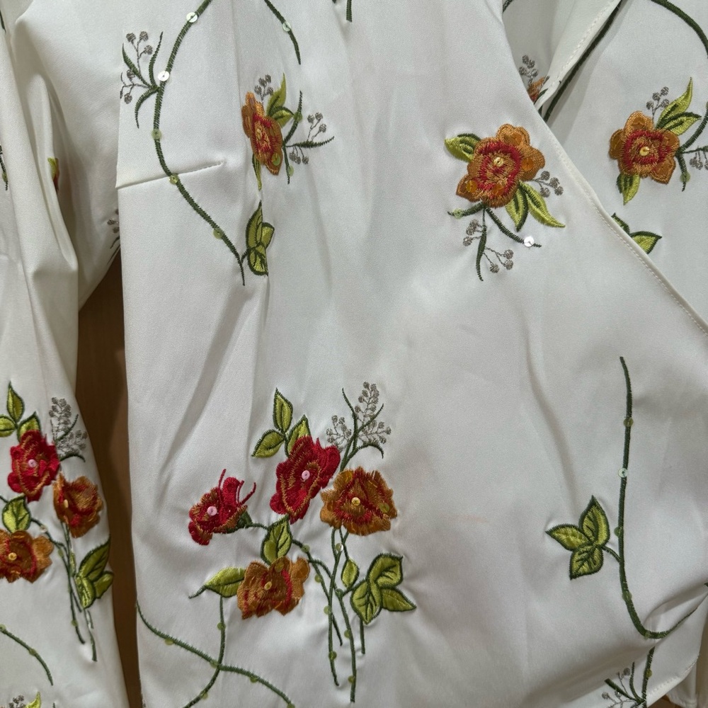 Sherrie Bloom Peter Noviello Chetta B Wrap Blouse Sz 10 White Embroidered Floral - Picture 6 of 16